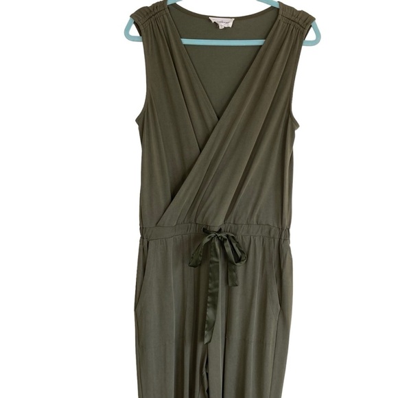 Heartloom Rivky Knit Jumpsuit Jogger Style Surplice Front Olive Green Sz M - Picture 4 of 15